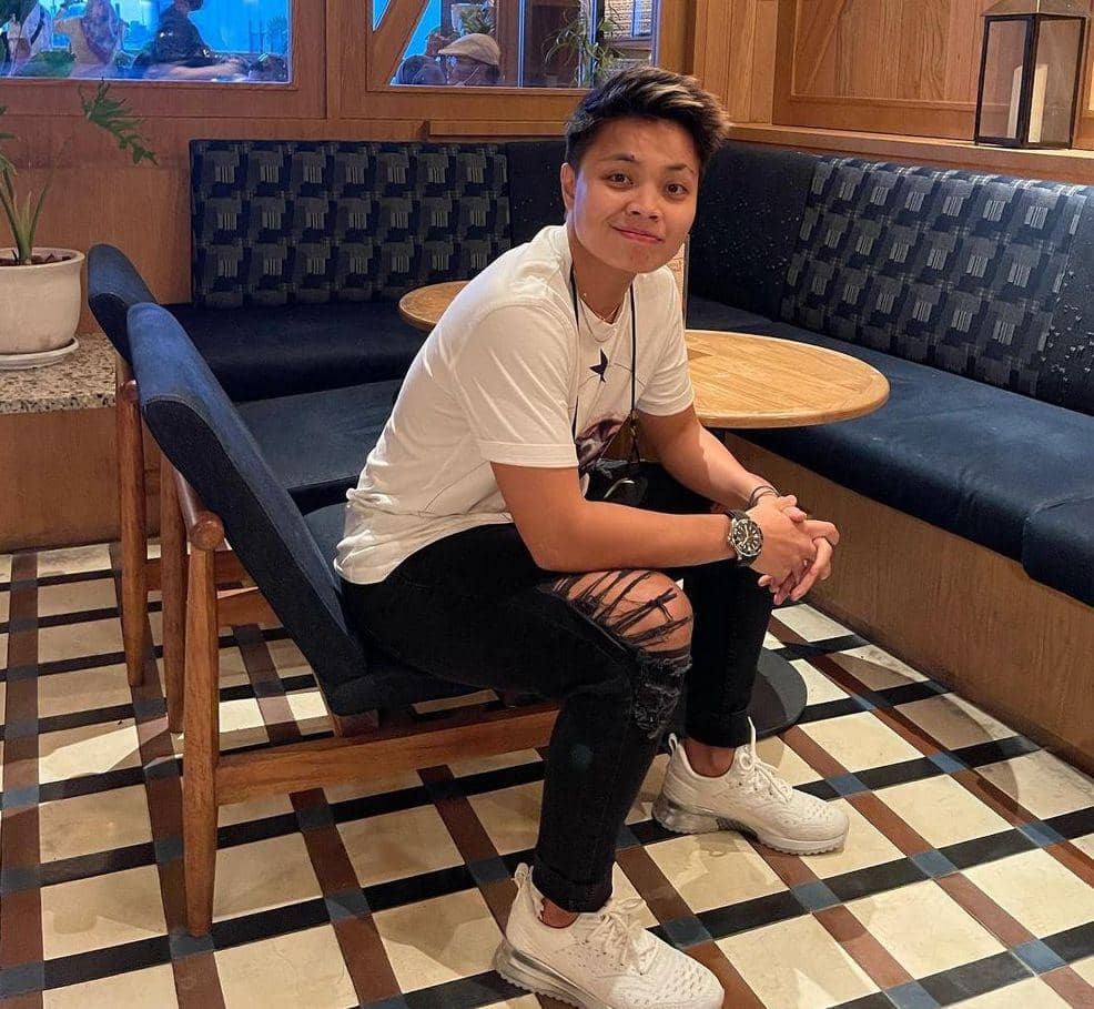 instagram.com/r.apriyanig/