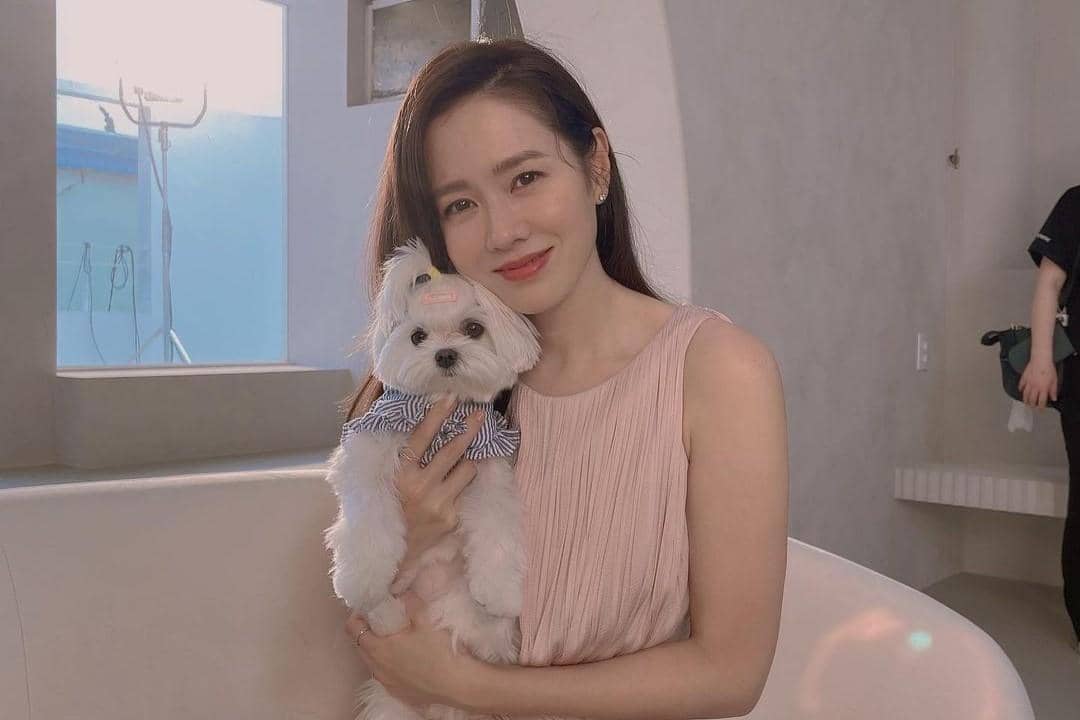 instagram.com/yejinhand