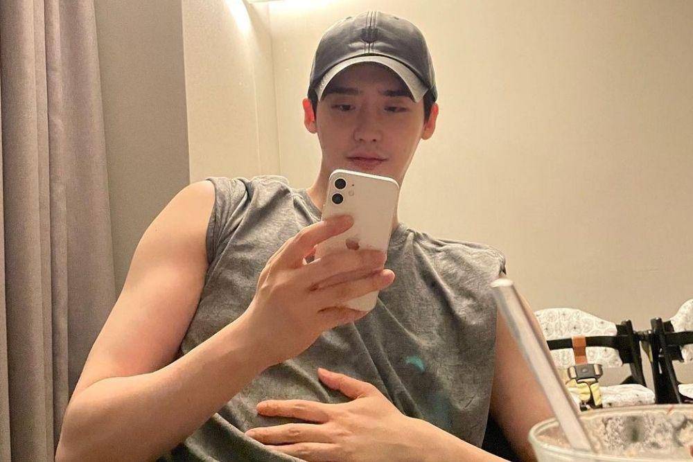 Sempat Gondrong, Intip 7 Potret Terbaru Lee Jong Suk 