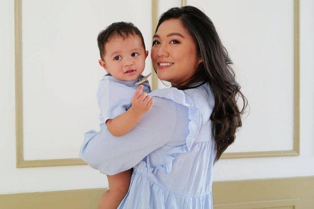 Intip Pesona Tiara Pangestika, Istri Arief Muhammad yang Manis