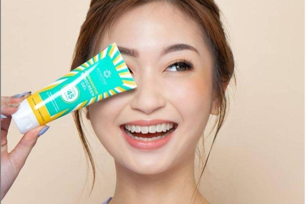 instagram.com/@azarinecosmeticofficial