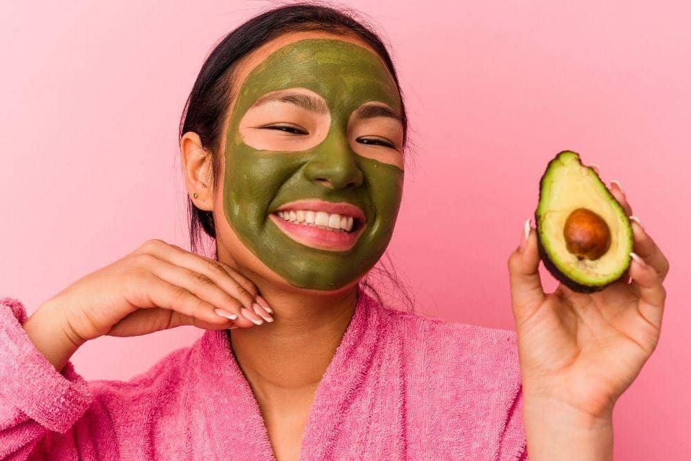 Cara Membuat Masker Alpukat dan Manfaatnya/ freepik.com