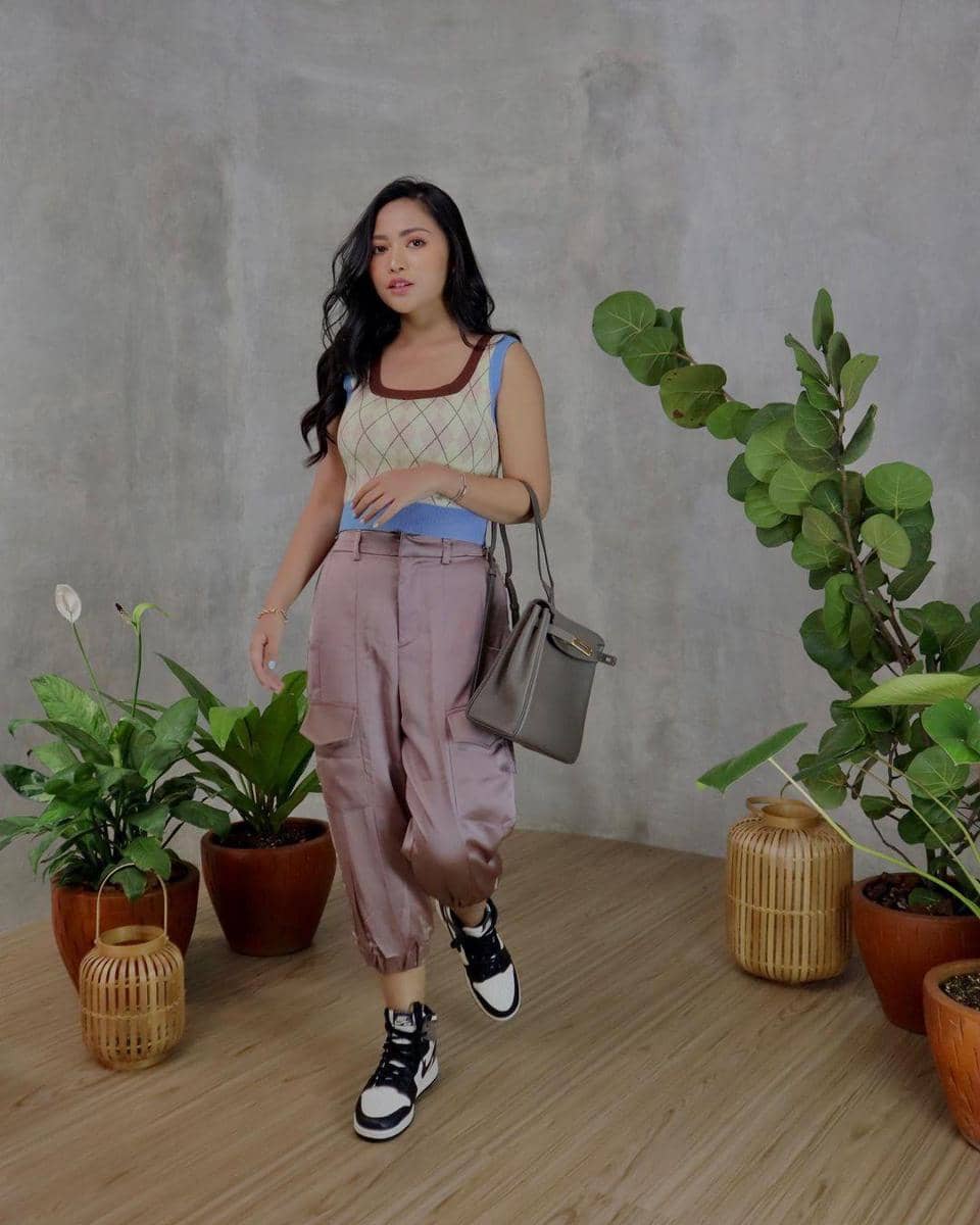 instagram.com/rachelvennya