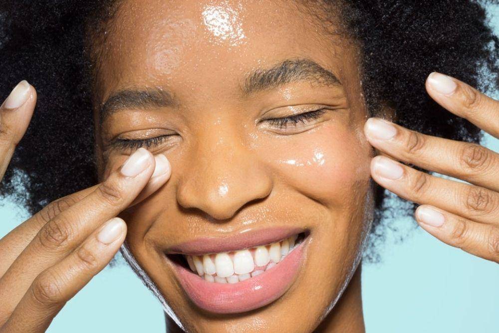 Urutan Menggunakan Skincare di Malam Hari/ self.com