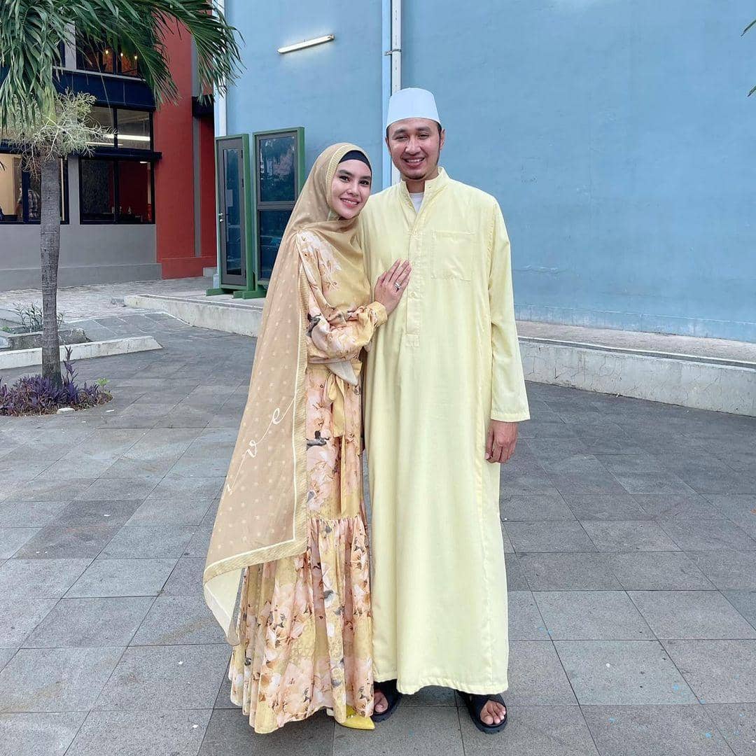 instagram.com/kartikaputriworld