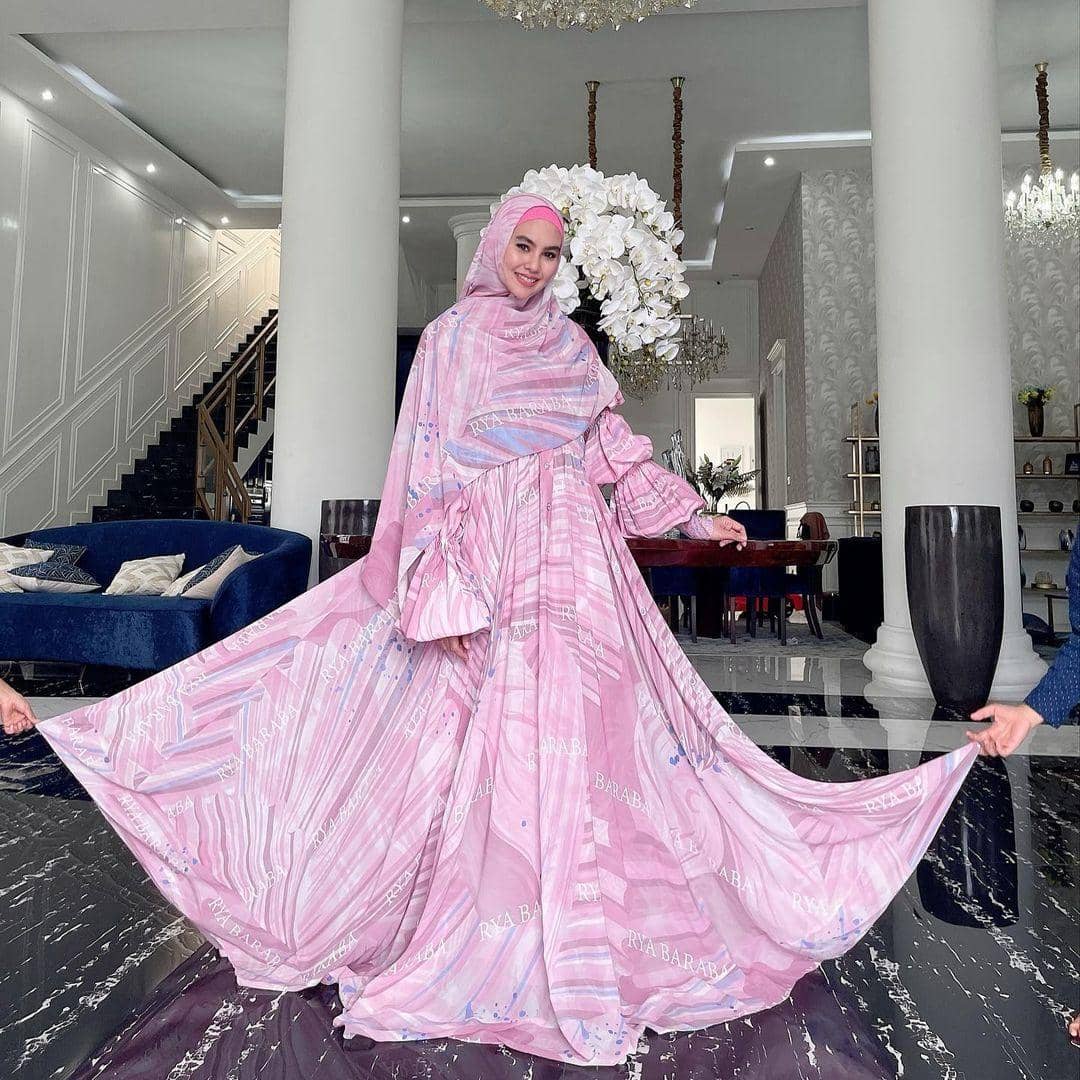 instagram.com/kartikaputriworld