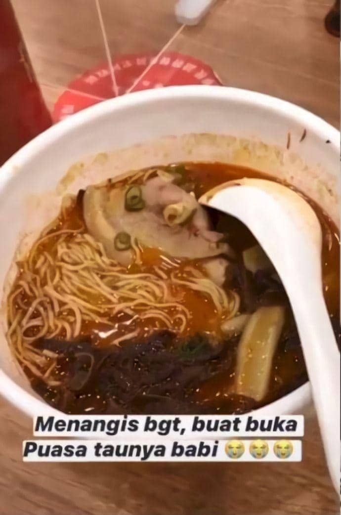 Tiktok.com/@sweetpinneapleone