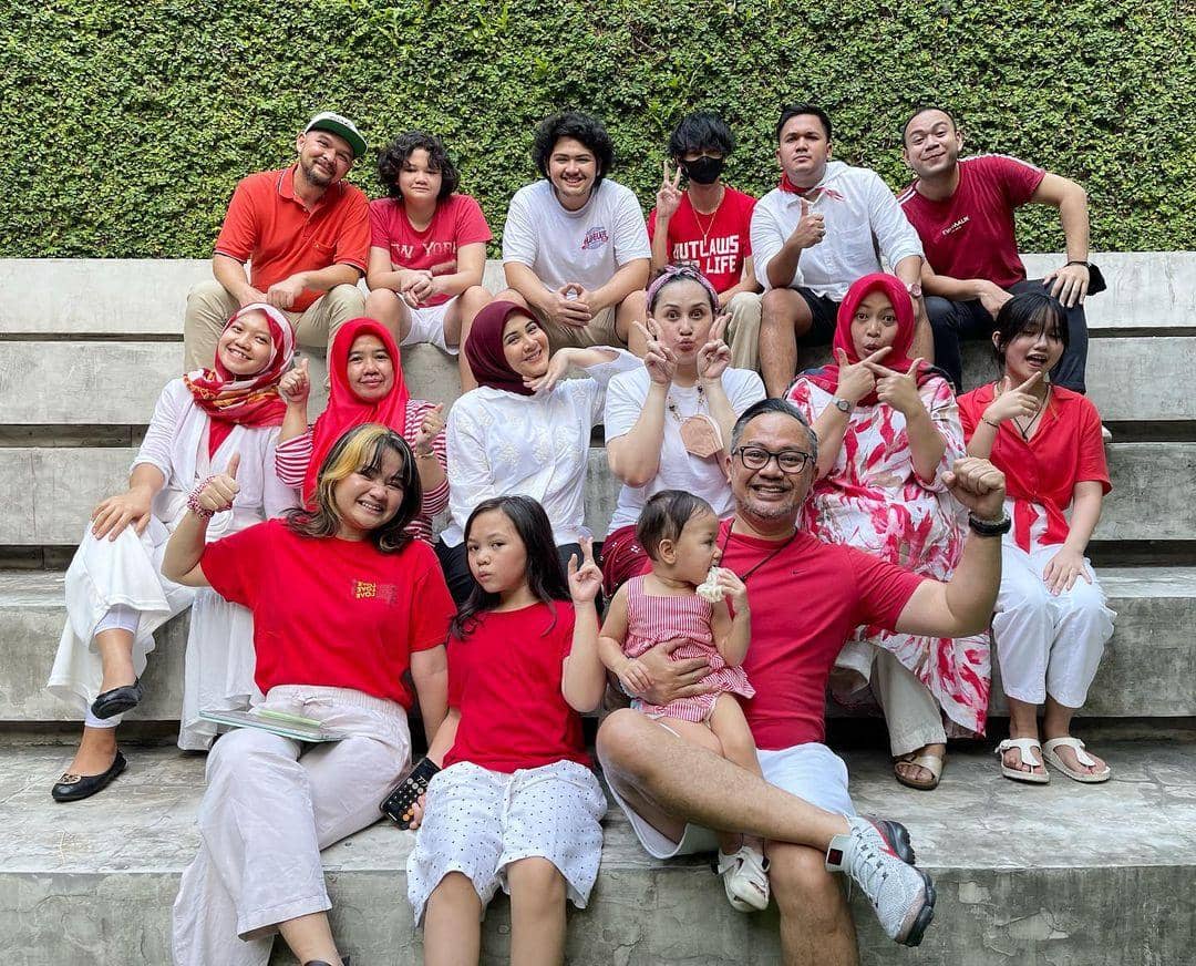 instagram.com/monaratuliu