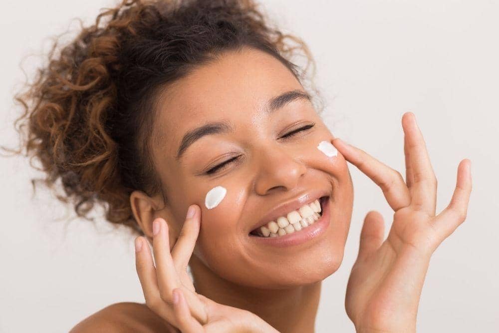 Tips Memilih Sunscreen Sesuai Jenis Kulit /panoxyl.com
