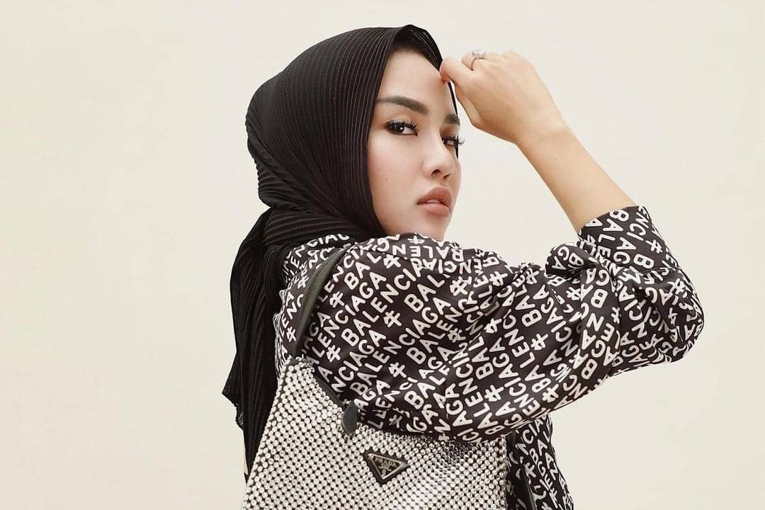 instagram.com/medinazein