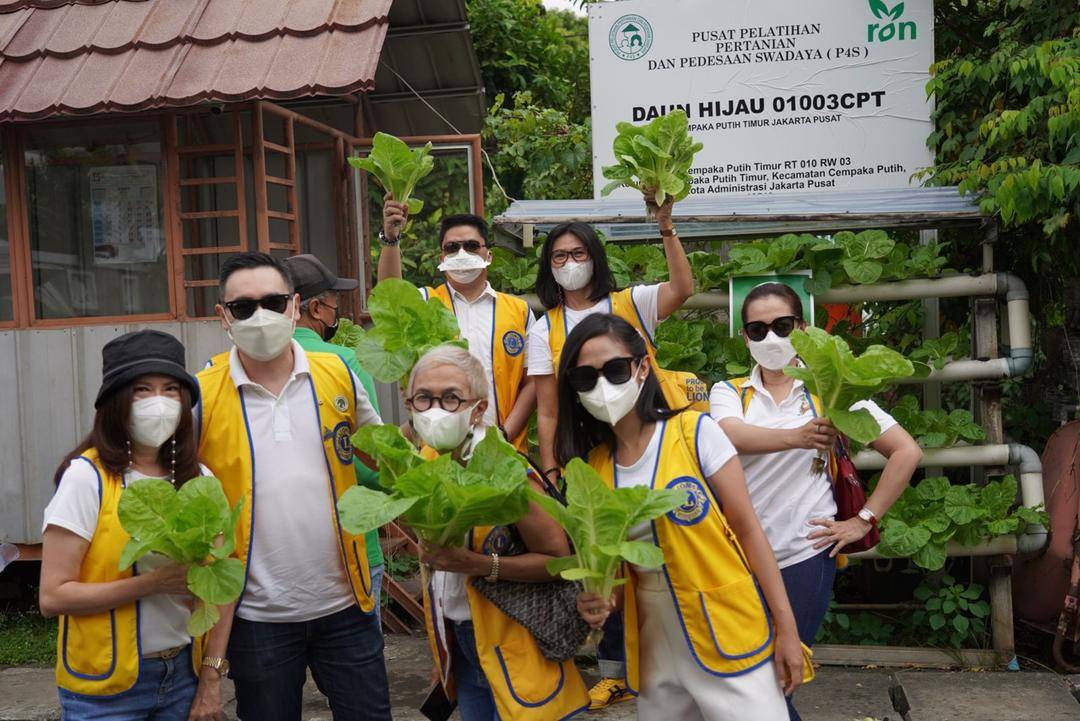 Lions Clubs Lestarikan Lingkungan Bersama Kampung Samtama