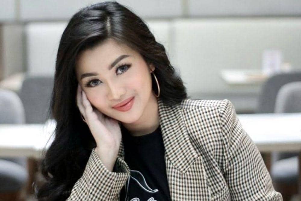 instagram.com/fitricarlina/