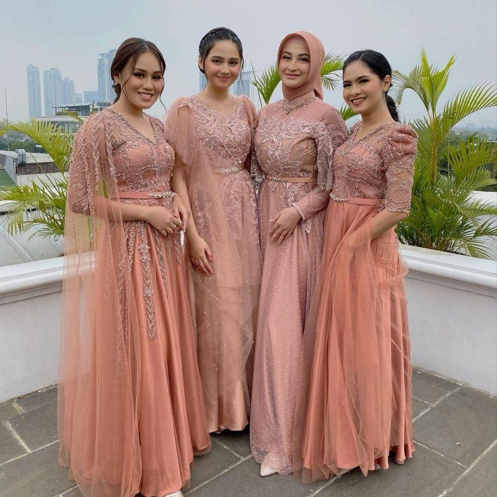 Gaya Bridesmaid di Tasyakuran Lesti Kejora (instagram.com/da3_rani)