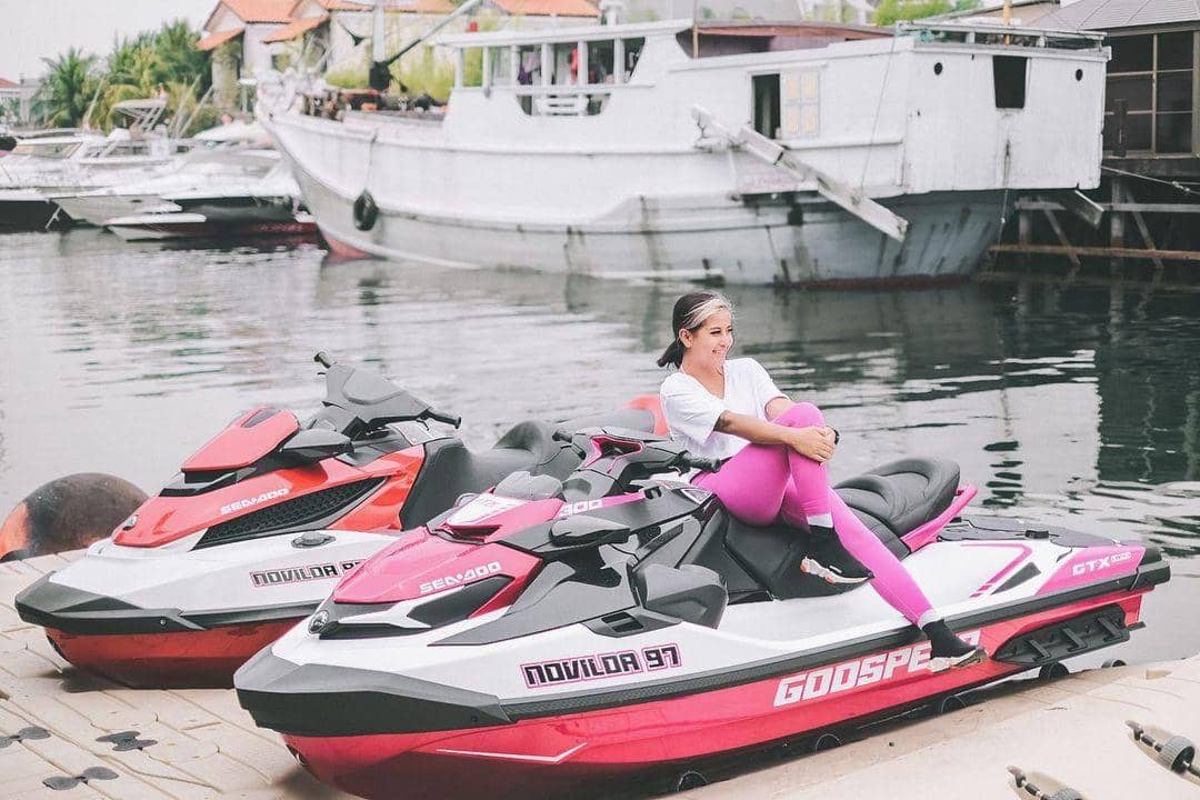 instagram.com/awkarin