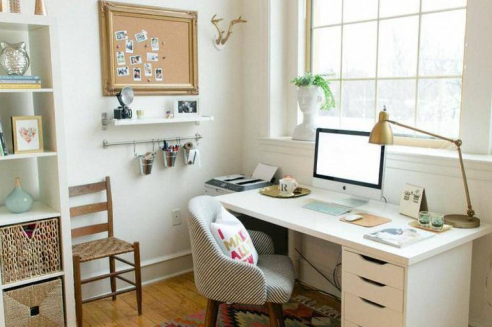 Bikin Makin Betah WFH, Ikuti 10 Tips Dekorasi Ruangan Kerja Ini!