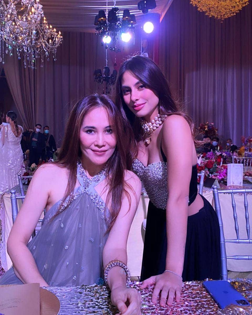 instagram.com/inathomas