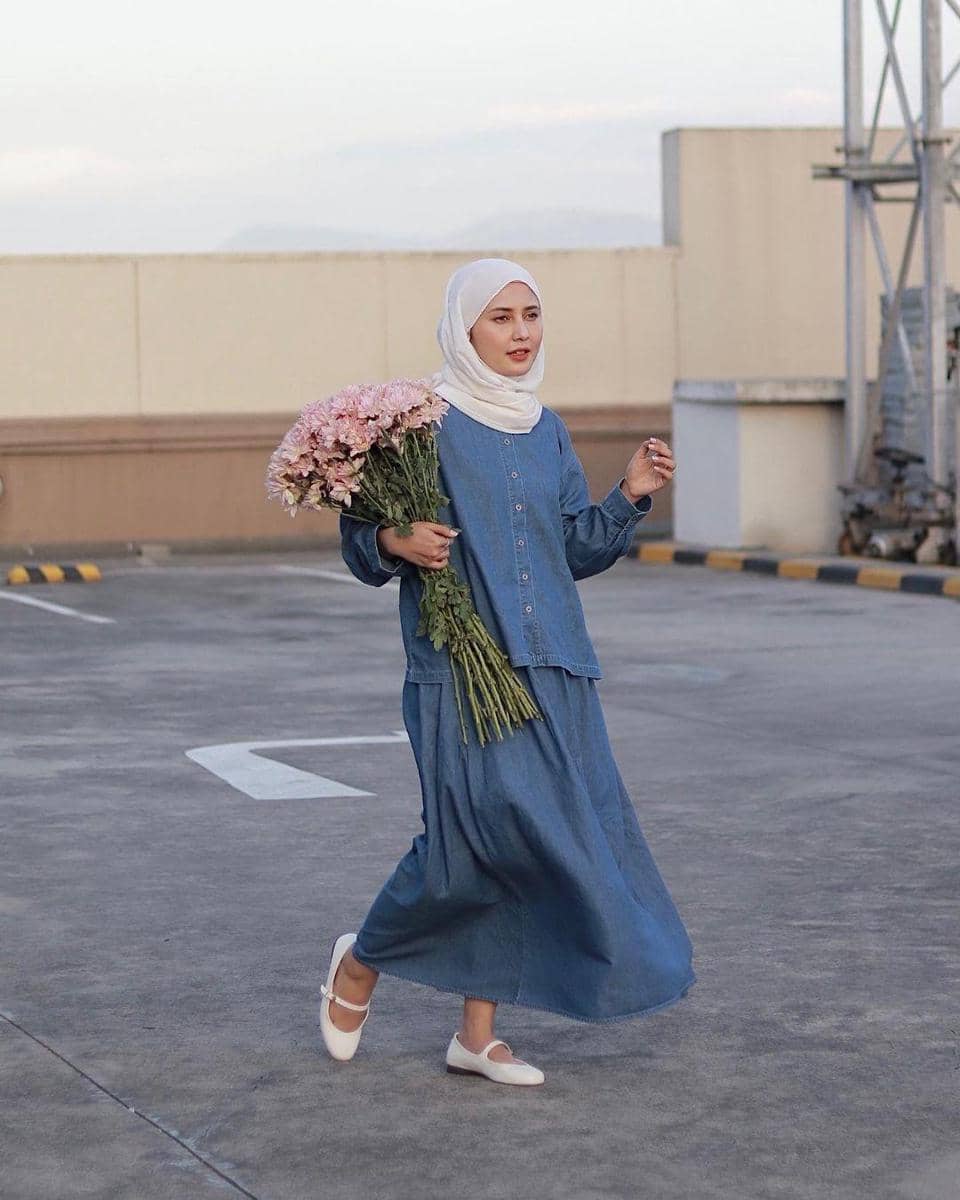 instagram.com/rara.nawangsih