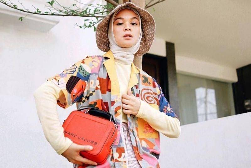 Tips Pakai Atasan Lengan Pendek untuk Perempuan Hijab