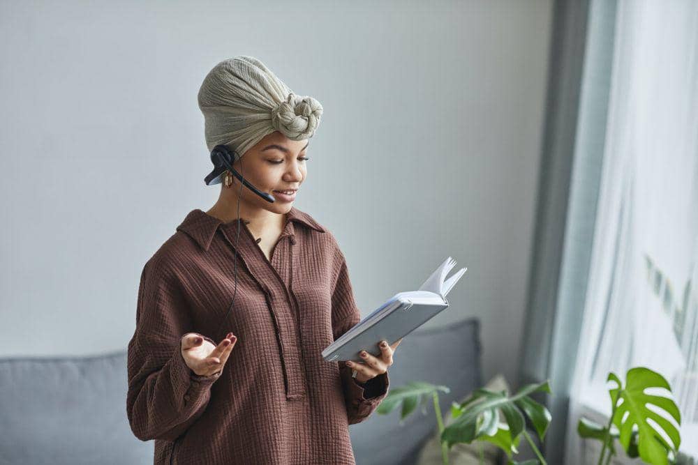 Ilustrasi seseorang saat sedang melakukan storytelling. (pexels.com)