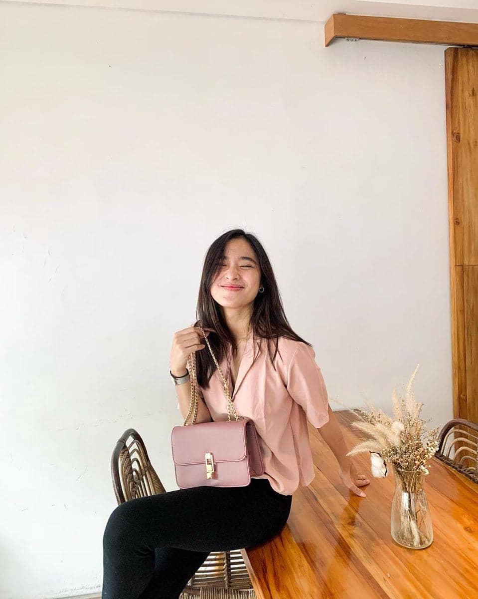 instagram.com/desitarllyw