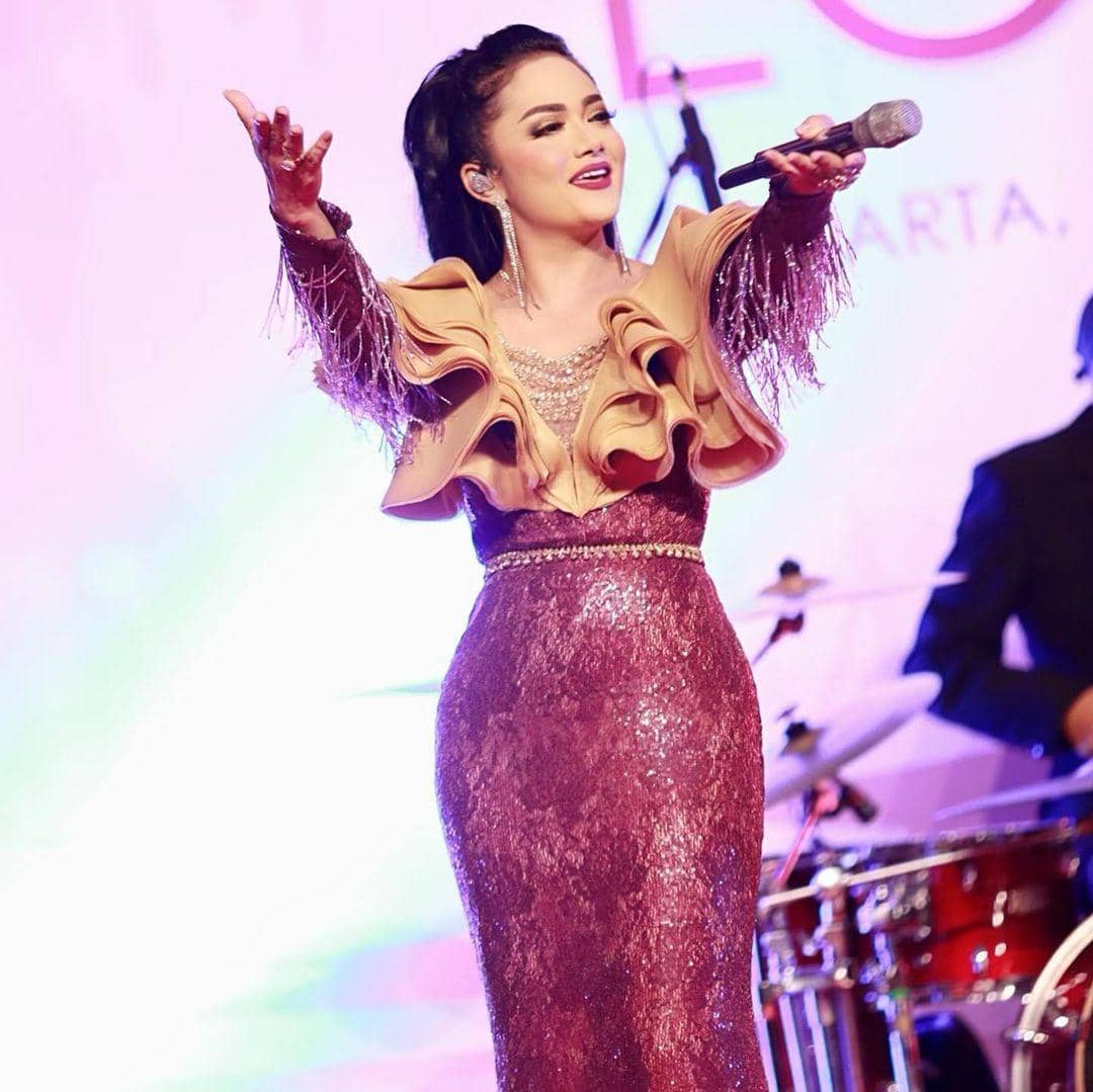 instagram.com/krisdayantilemos