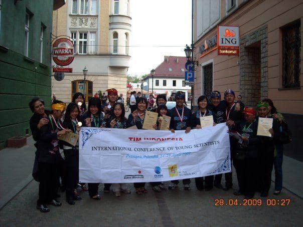 Potret Guinandra Jatikusumo saat mengikuti International Conference of Young Scientist di Polandia. (facebook.com/guinandraluthfan)