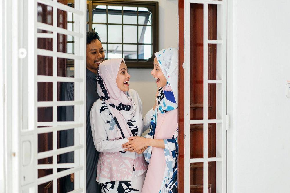 10 Ayat tentang Hubungan Manusia dengan Manusia dalam Al-Qur'an