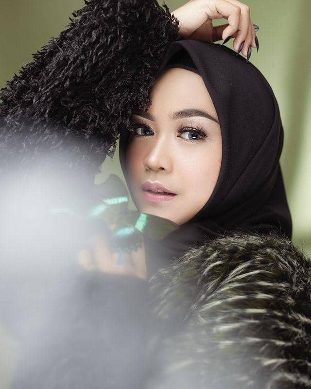 instagram.com/riaricis1795