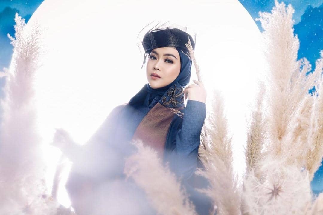 instagram.com/riaricis1795