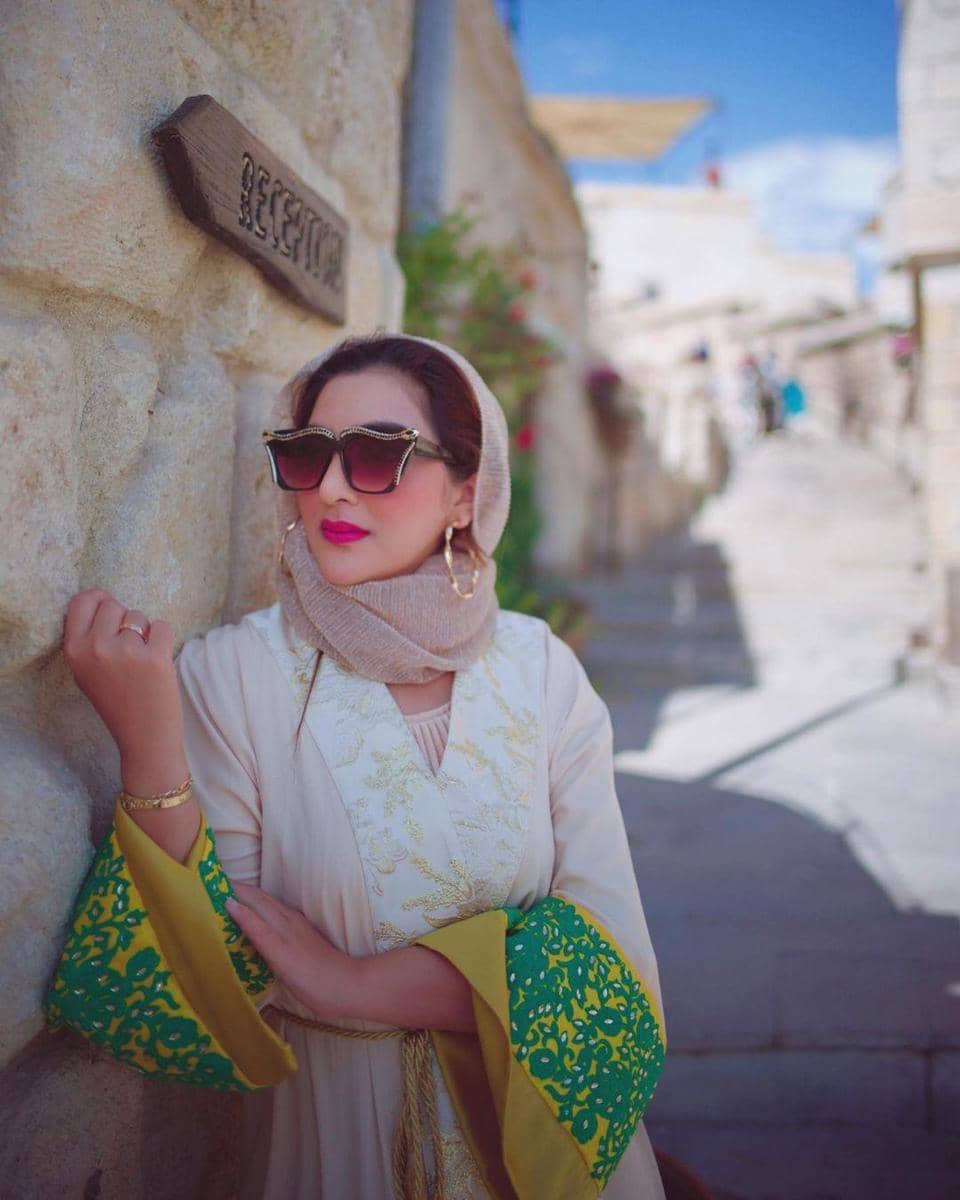 instagram.com/ashanty_ash