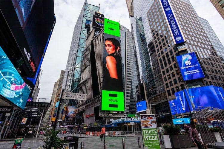 twitter.com/nikizefanya