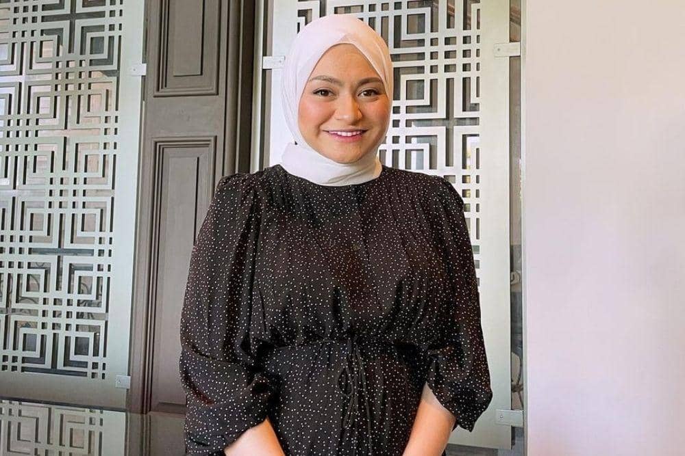 instagram.com/nathalieholscher