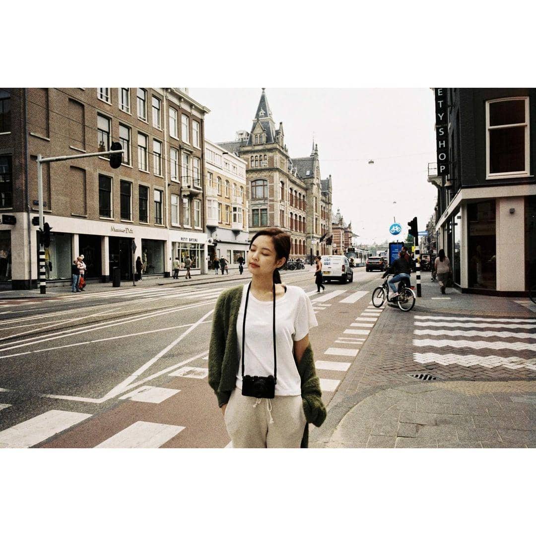 instagram.com/lesyeuxdenini