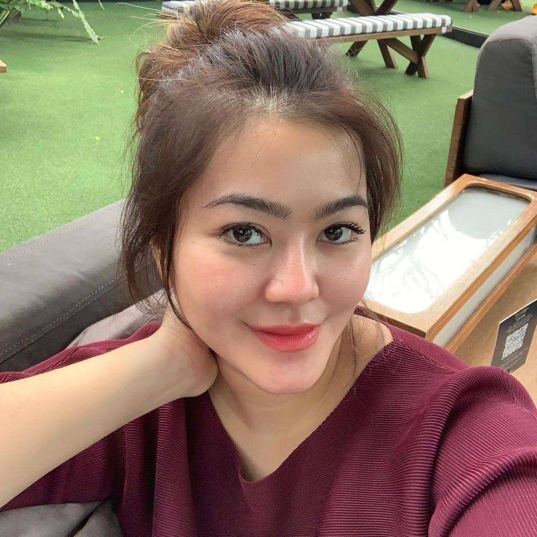 instagram.com/stharia