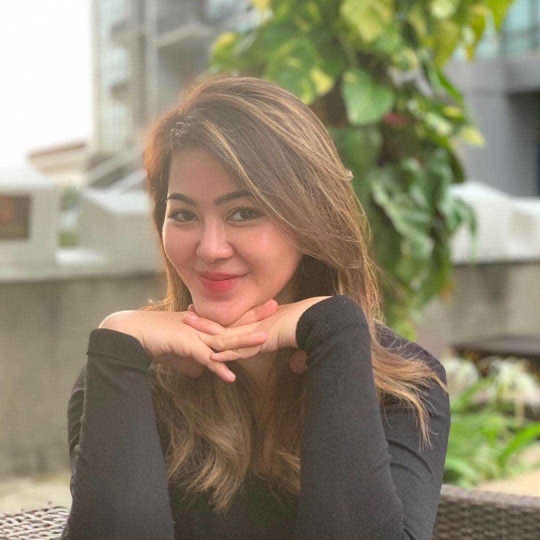 instagram.com/stharia