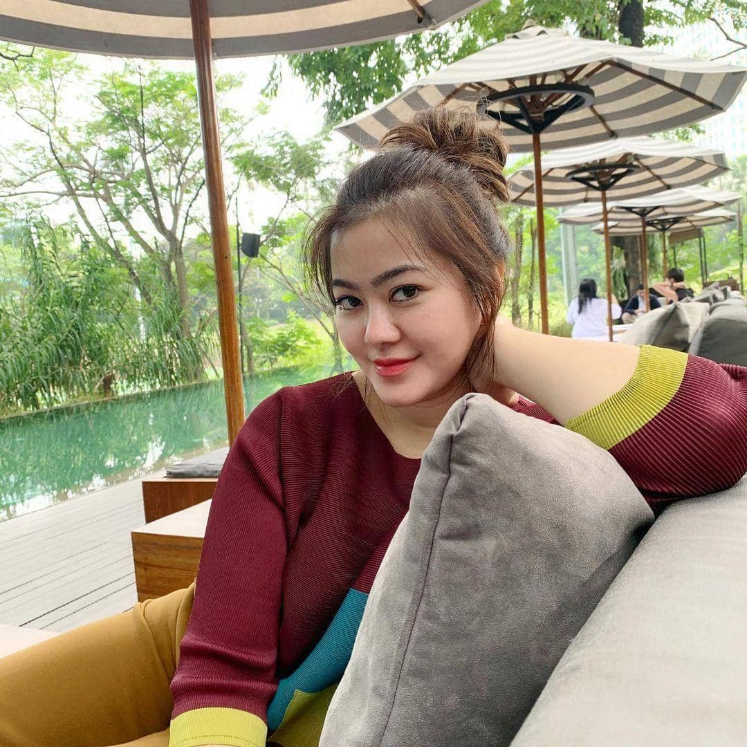 instagram.com/stharia