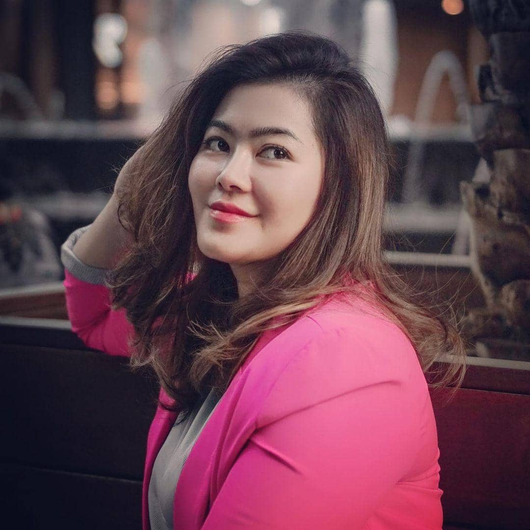 instagram.com/stharia