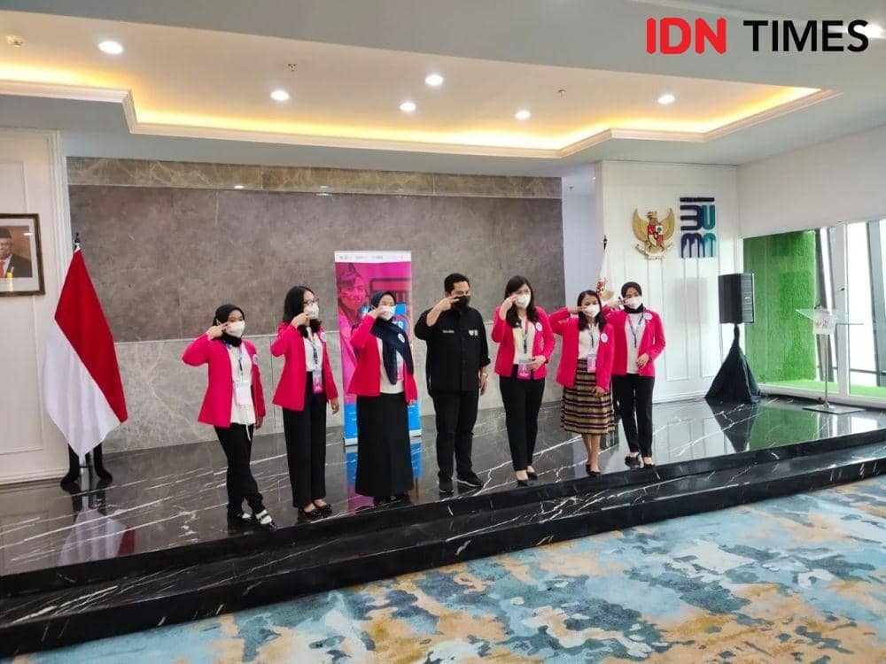 Enam perempuan muda yang akan menggantikan Menteri BUMN dan Lima Dirut BUMN selama sehari. (IDN Times/Ridwan Aji Pitoko)