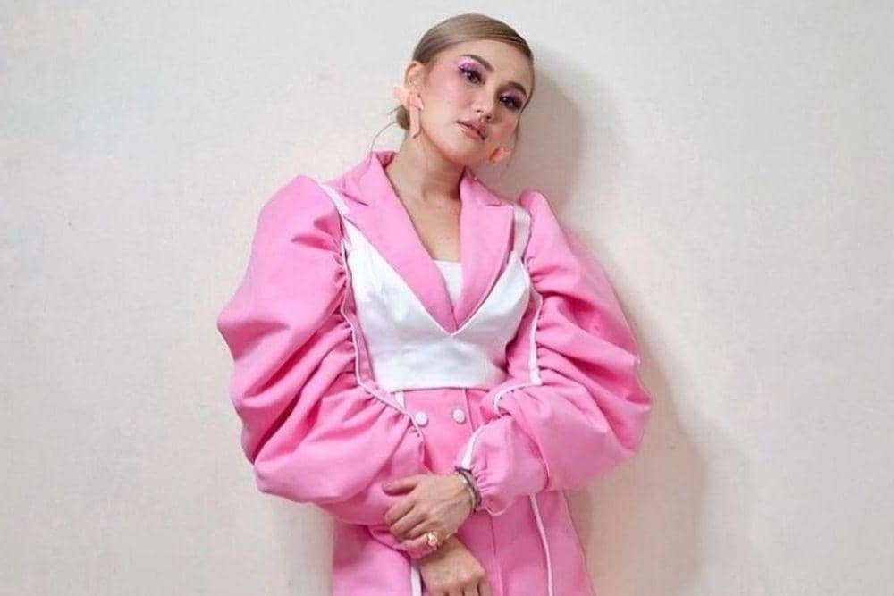 instagram.com/ayutingting92