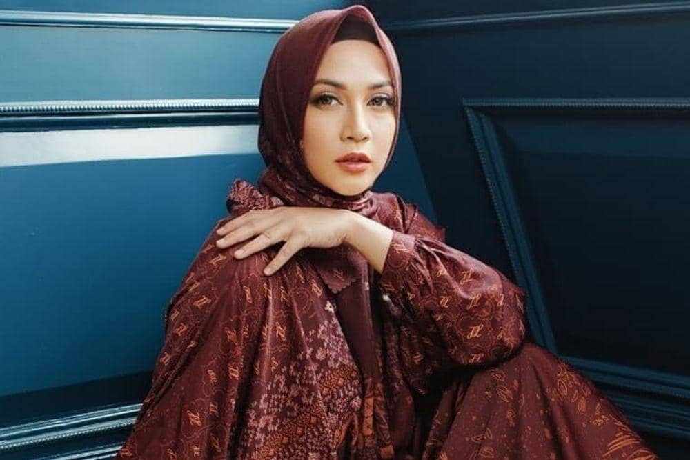 instagram.com/dinalorenza1975