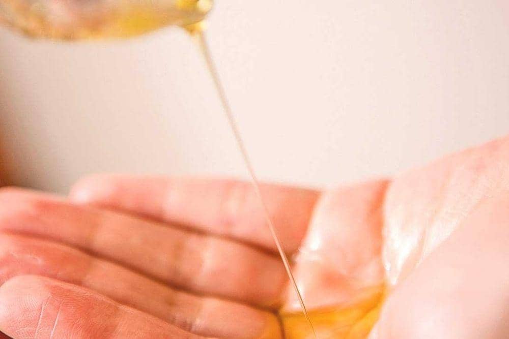 Cara Mudah Menghapus Maskara Waterproof/ healthline.com