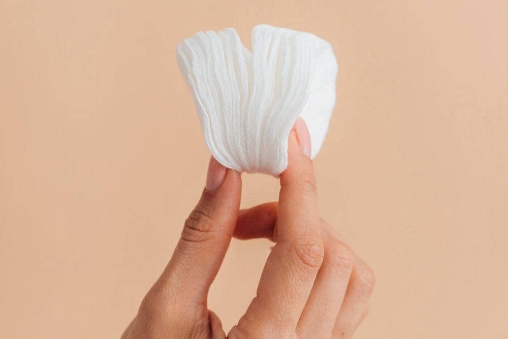 Cara Mudah Menghapus Maskara Waterproof/ freepik.com