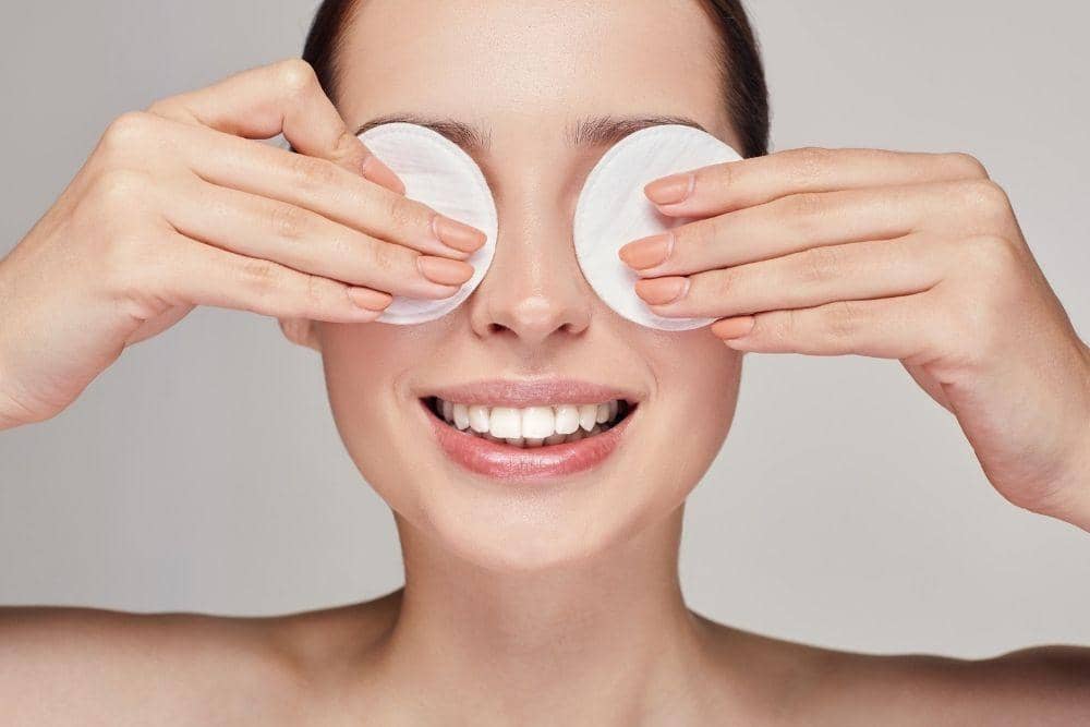 Cara Mudah Menghapus Maskara Waterproof/ freepik.com