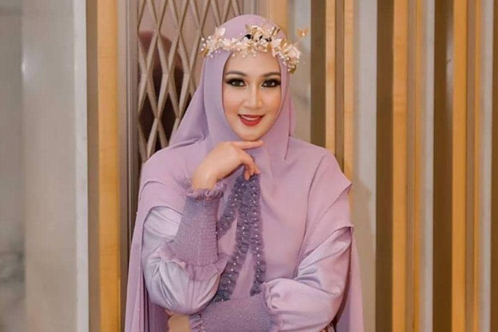 instagram.com/dinalorenza1975