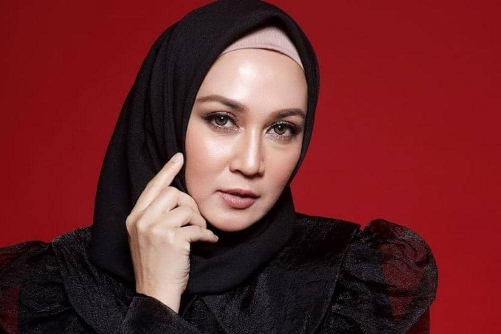 instagram.com/dinalorenza1975