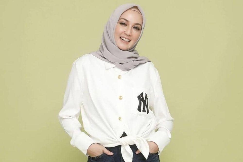 instagram.com/dinalorenza1975