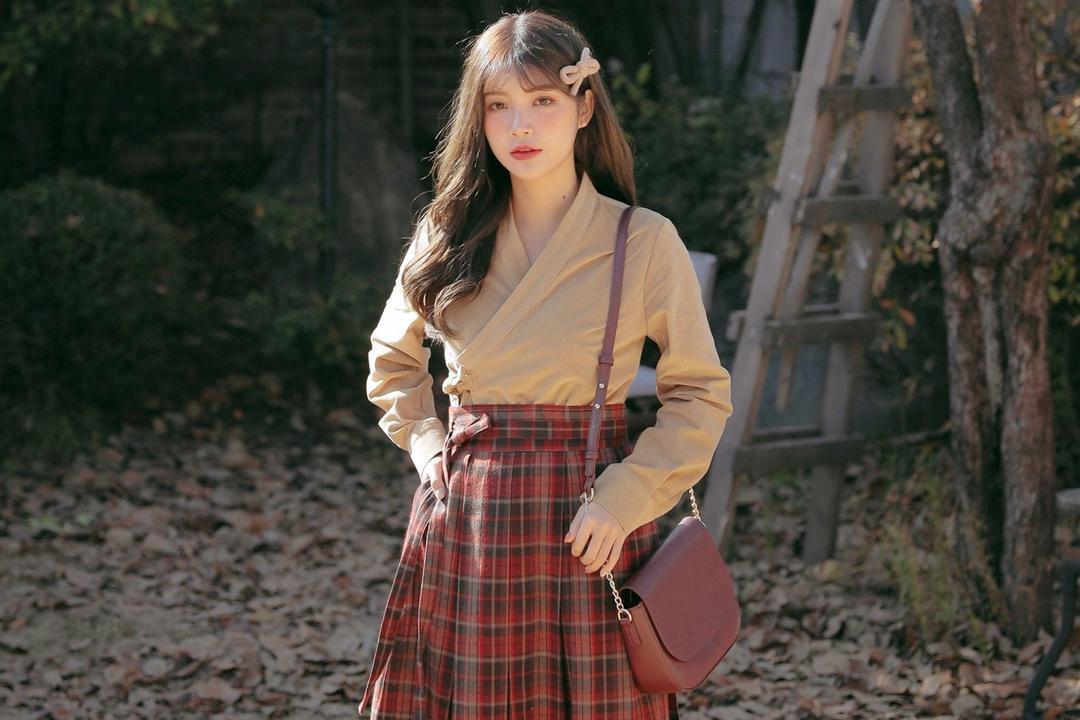 Siap-siap Tampil Manis dengan Long Skirt a La Perempuan Korea