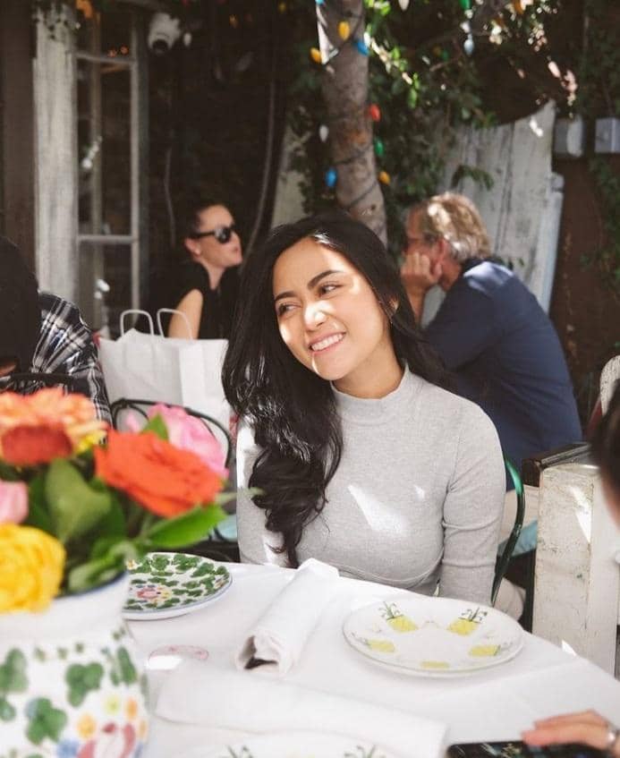 instagram.com/rachelvennya