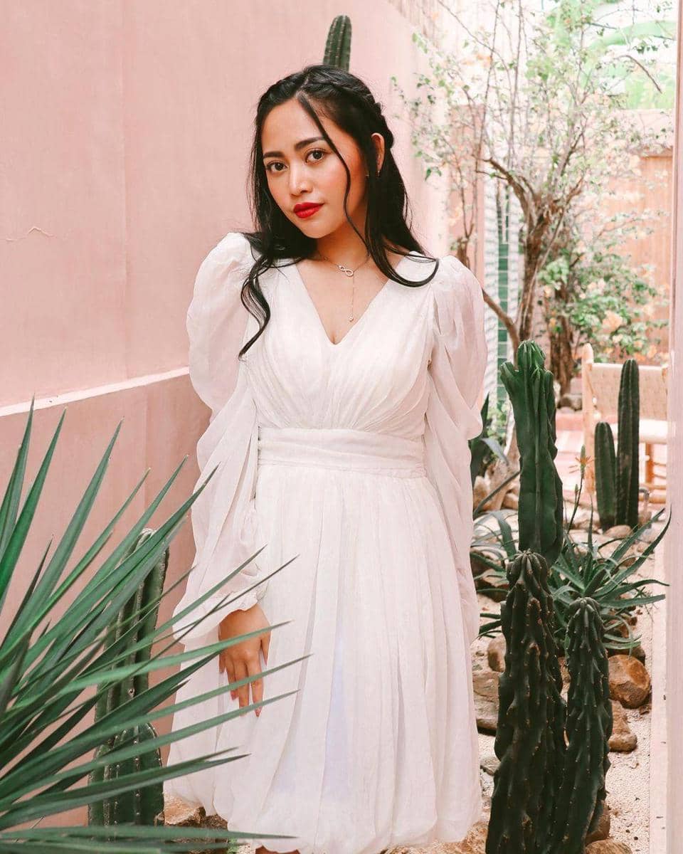 instagram.com/rachelvennya