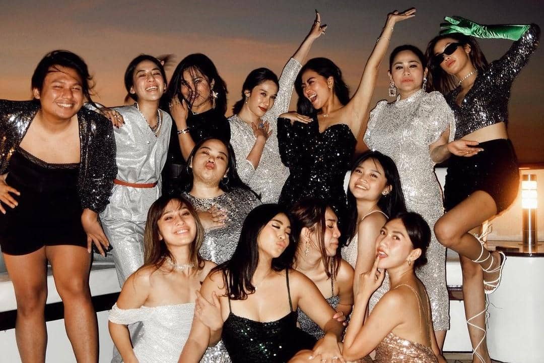 instagram.com/rachelvennya